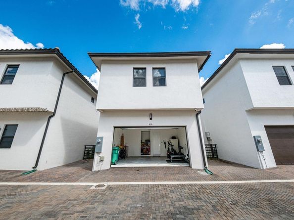 8120 NW 43rd St, Doral FL 33166