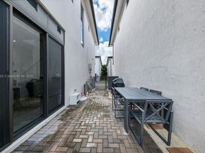 8120 NW 43rd St, Doral FL 33166