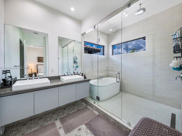 8120 NW 43rd St, Doral FL 33166