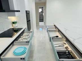 1045 Hollywood Blvd, Hollywood FL 33019