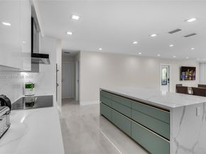 1045 Hollywood Blvd, Hollywood FL 33019