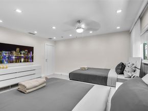 1045 Hollywood Blvd, Hollywood FL 33019