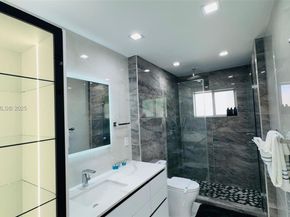 1045 Hollywood Blvd, Hollywood FL 33019