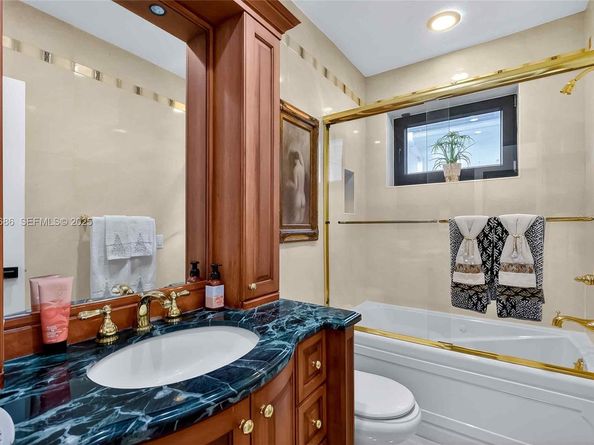 7724 Hawthorne Ave, Miami Beach FL 33141