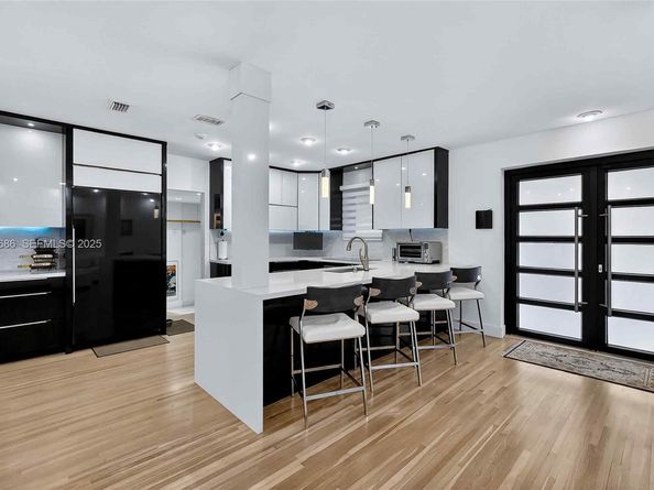 7724 Hawthorne Ave, Miami Beach FL 33141