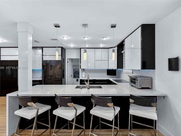 7724 Hawthorne Ave, Miami Beach FL 33141