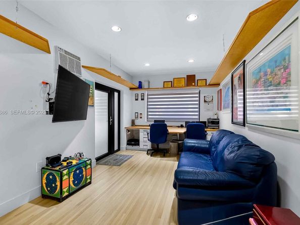 7724 Hawthorne Ave, Miami Beach FL 33141