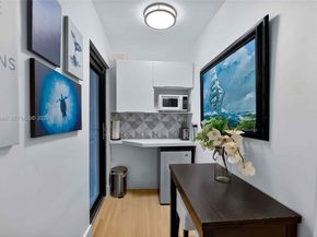 7724 Hawthorne Ave, Miami Beach FL 33141