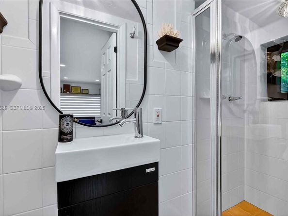 7724 Hawthorne Ave, Miami Beach FL 33141