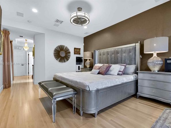 7724 Hawthorne Ave, Miami Beach FL 33141