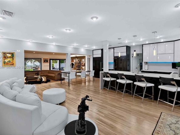 7724 Hawthorne Ave, Miami Beach FL 33141