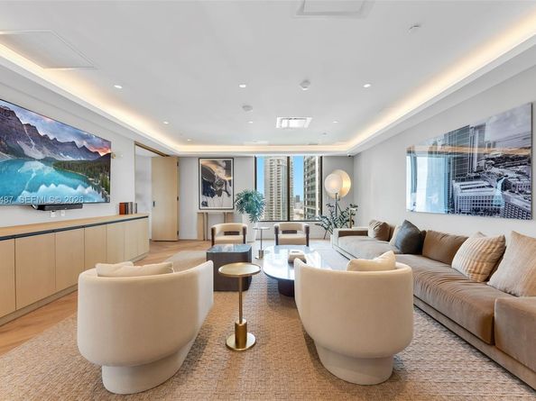 121 NE 5 St 3112, Miami FL 33132