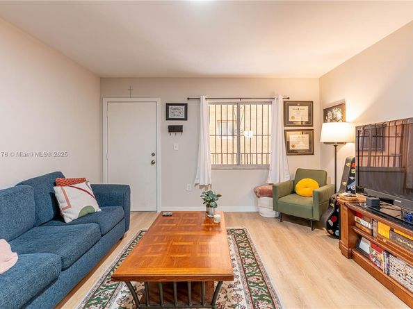 2921 SW 10th St 26, Miami FL 33135