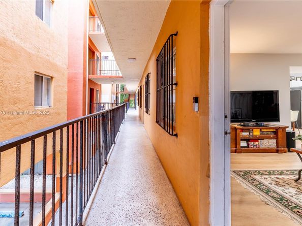 2921 SW 10th St 26, Miami FL 33135