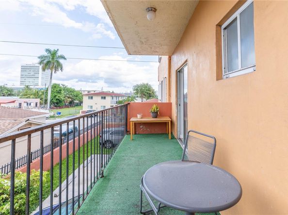 2921 SW 10th St 26, Miami FL 33135
