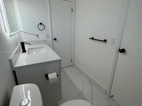 5102 NW 36th St 605, Lauderdale Lakes FL 33319