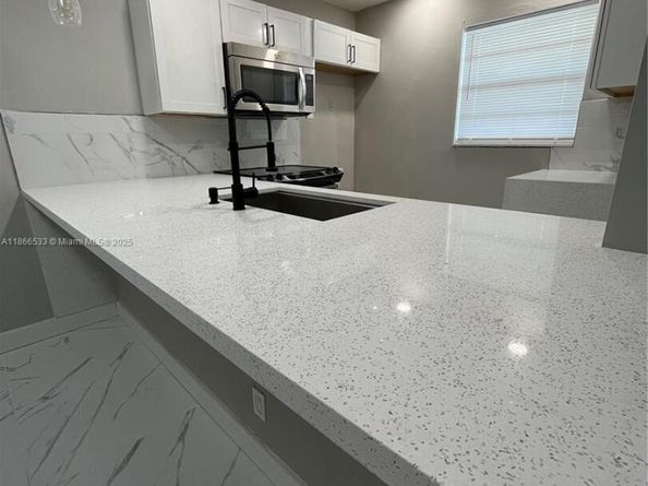 5102 NW 36th St 605, Lauderdale Lakes FL 33319