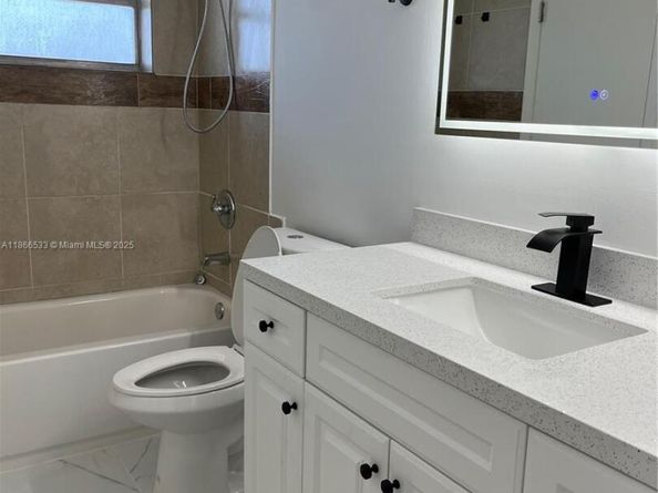 5102 NW 36th St 605, Lauderdale Lakes FL 33319