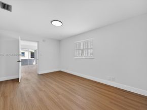 8941 NW 13th St, Plantation FL 33322