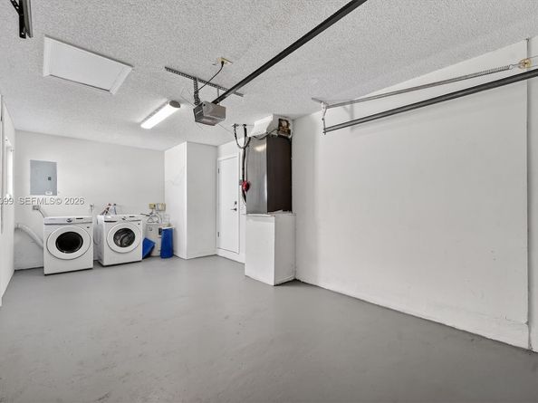 8941 NW 13th St, Plantation FL 33322