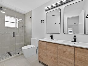 8941 NW 13th St, Plantation FL 33322