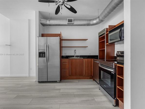 690 SW 1 Ct PHII 19, Miami FL 33130