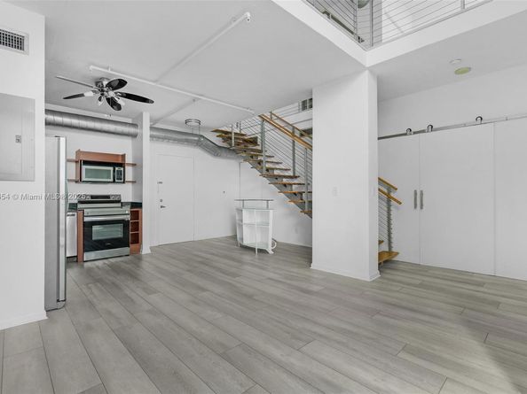 690 SW 1 Ct PHII 19, Miami FL 33130