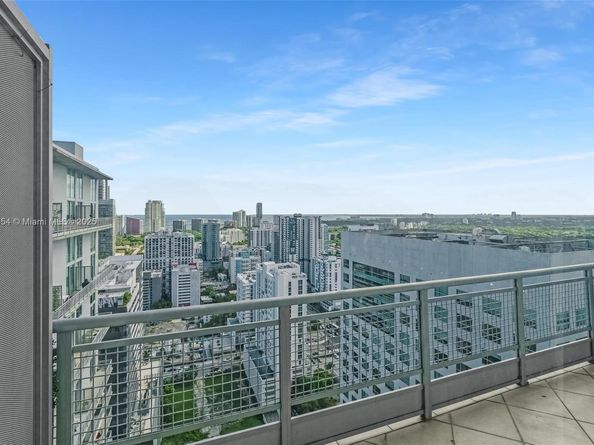 690 SW 1 Ct PHII 19, Miami FL 33130
