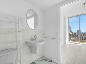 690 SW 1 Ct PHII 19, Miami FL 33130