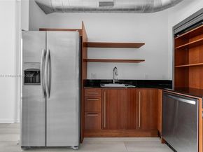690 SW 1 Ct PHII 19, Miami FL 33130