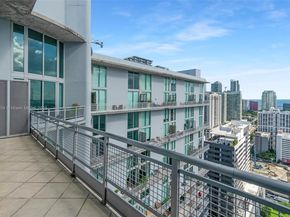690 SW 1 Ct PHII 19, Miami FL 33130