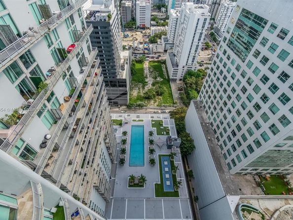 690 SW 1 Ct PHII 19, Miami FL 33130