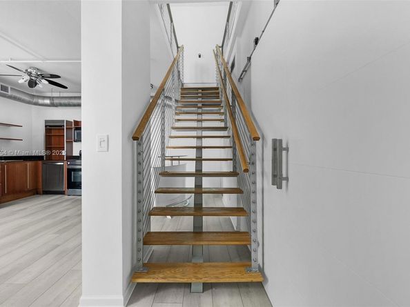 690 SW 1 Ct PHII 19, Miami FL 33130