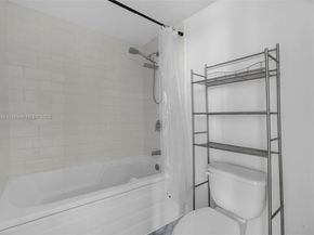 690 SW 1 Ct PHII 19, Miami FL 33130