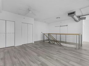 690 SW 1 Ct PHII 19, Miami FL 33130