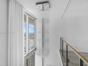 690 SW 1 Ct PHII 19, Miami FL 33130