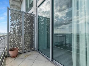 690 SW 1 Ct PHII 19, Miami FL 33130