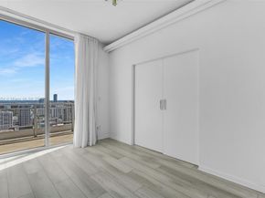 690 SW 1 Ct PHII 19, Miami FL 33130