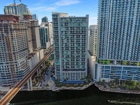 690 SW 1 Ct PHII 19, Miami FL 33130