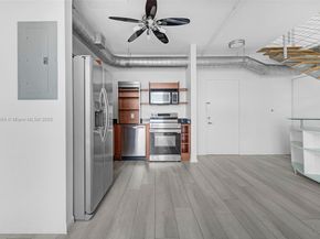 690 SW 1 Ct PHII 19, Miami FL 33130