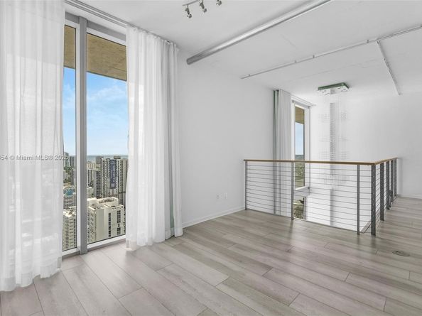 690 SW 1 Ct PHII 19, Miami FL 33130
