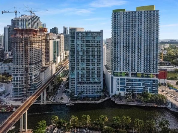 690 SW 1 Ct PHII 19, Miami FL 33130