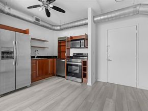 690 SW 1 Ct PHII 19, Miami FL 33130