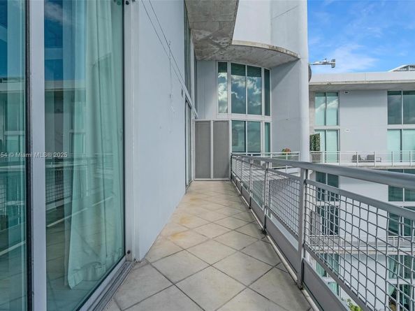 690 SW 1 Ct PHII 19, Miami FL 33130
