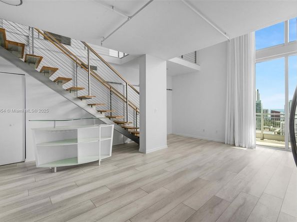 690 SW 1 Ct PHII 19, Miami FL 33130