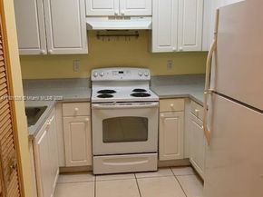 1300 NE 109th St 202, Miami FL 33161