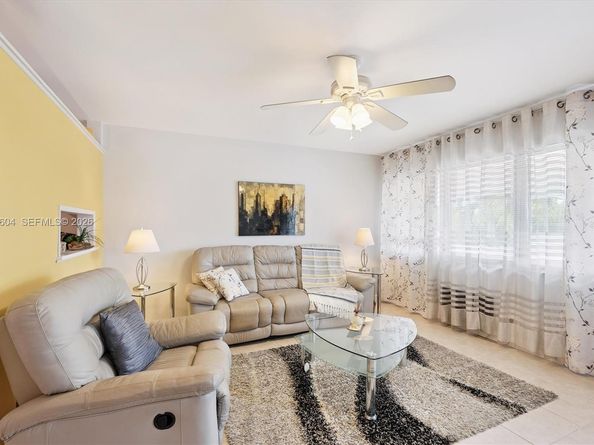 1050 SW 11th St 16L, Hallandale Beach FL 33009