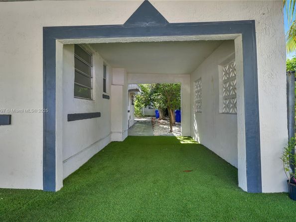 128 NW 53rd St, Miami FL 33127
