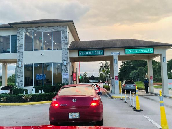 12500 SW 5th Ct 412M, Pembroke Pines FL 33027