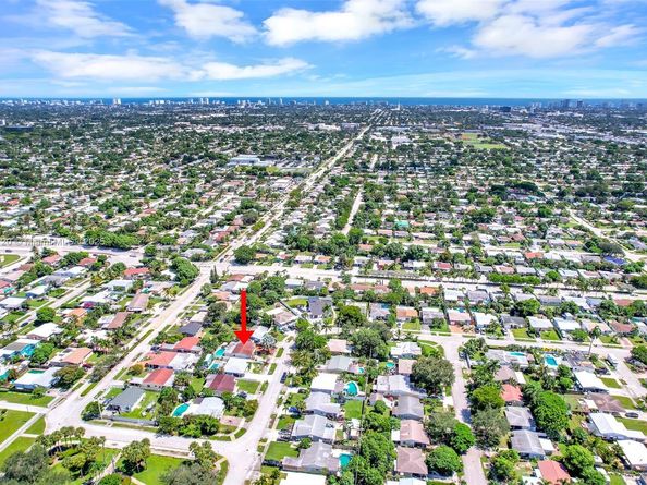 121 NW 55th St, Oakland Park FL 33309